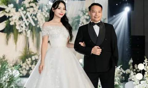 Ảnh nét căng đám cưới HLV Vũ Hồng Việt và BTV của VTV, chú rể U50 vẫn bảnh bao, visual cô dâu gây sốt
