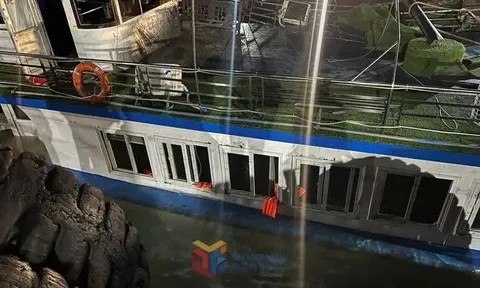 Vụ đắm tàu trên Vịnh Hạ Long: Tàu được kéo lên khỏi mặt nước để tìm kiếm người mất tích